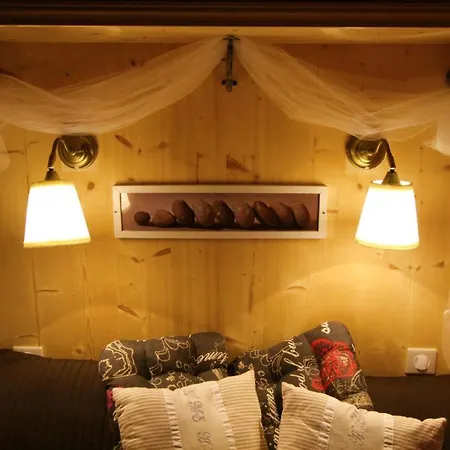 Perchée Jurassic Piscine, Et Hammam Proche Des Gorges De L'aveyron